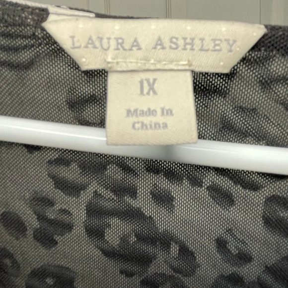 Laura Ashley Gray Leopard Print Cowl Neck 3/4 Sleeve Blouse Size 1X Animal - Picture 3 of 6